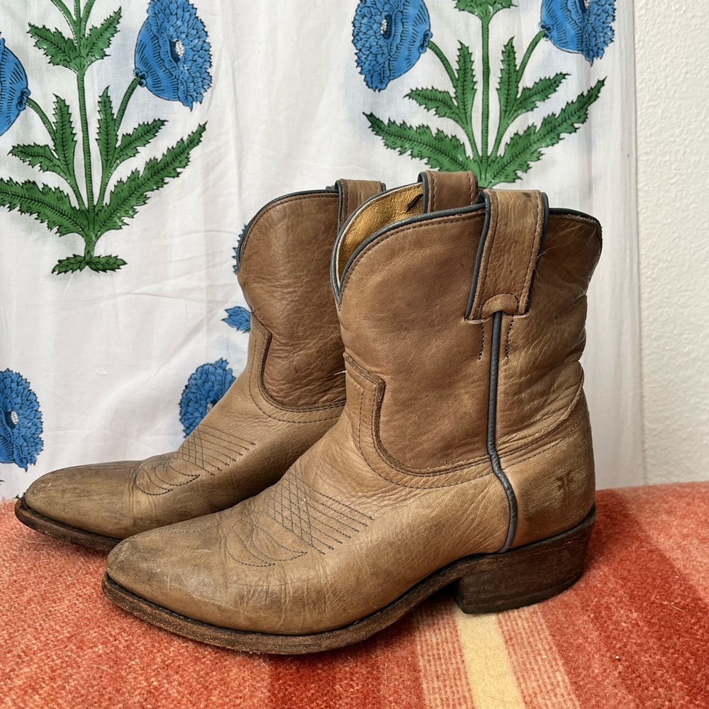 Frye Tan Billy Western Ankle Boots 6.5